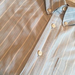 Men’s Old Navy long sleeved buttoned down shirt. Size Large. 100% cotton. EUC